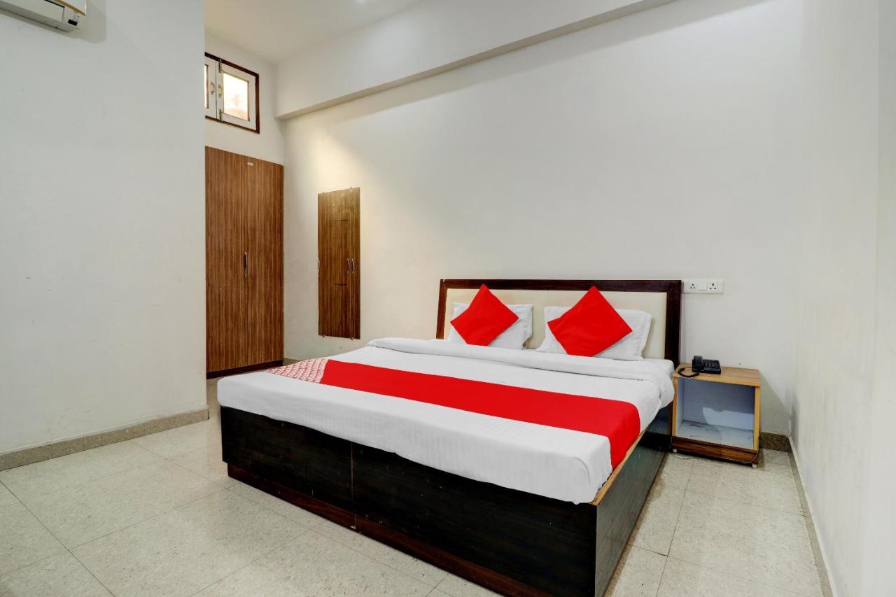 Oyo 72429 New Abhinandan Hotel Amroha Zewnętrze zdjęcie